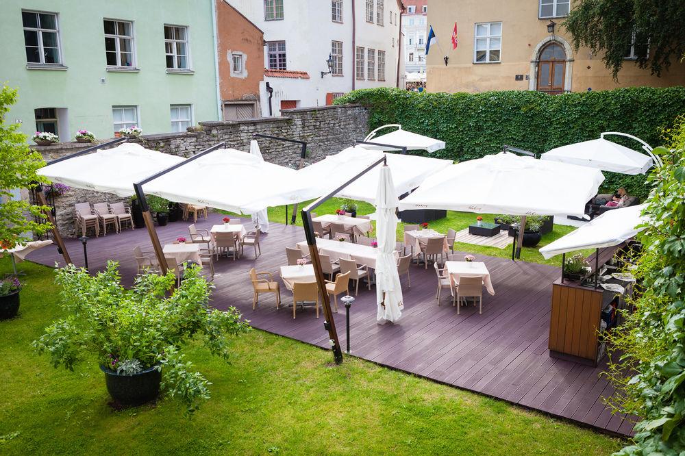 Hotel Telegraaf, Autograph Collection Tallinn Exteriér fotografie The garden of the hotel