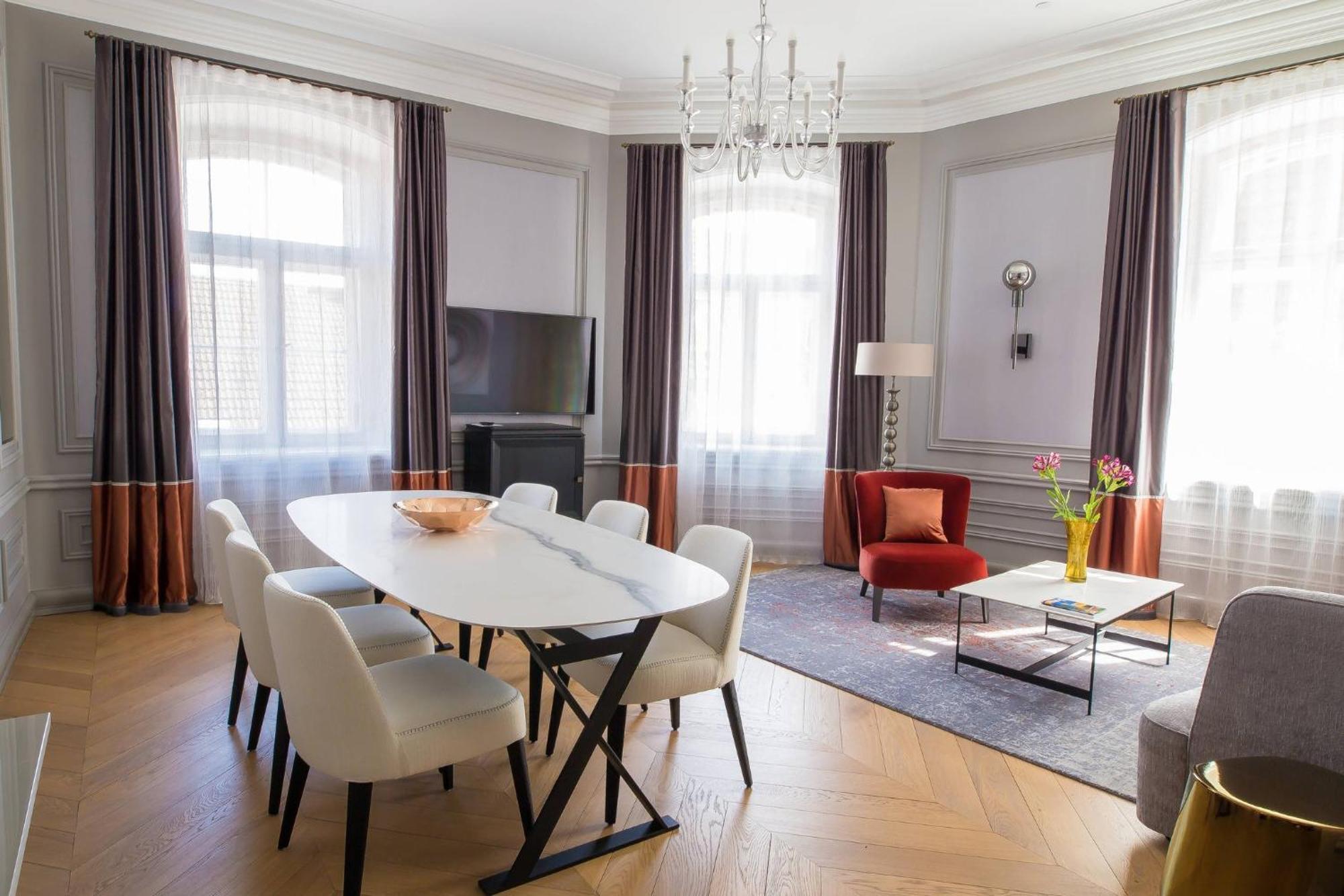 Hotel Telegraaf, Autograph Collection Tallinn Exteriér fotografie A living room in a serviced apartment in Berlin, Germany