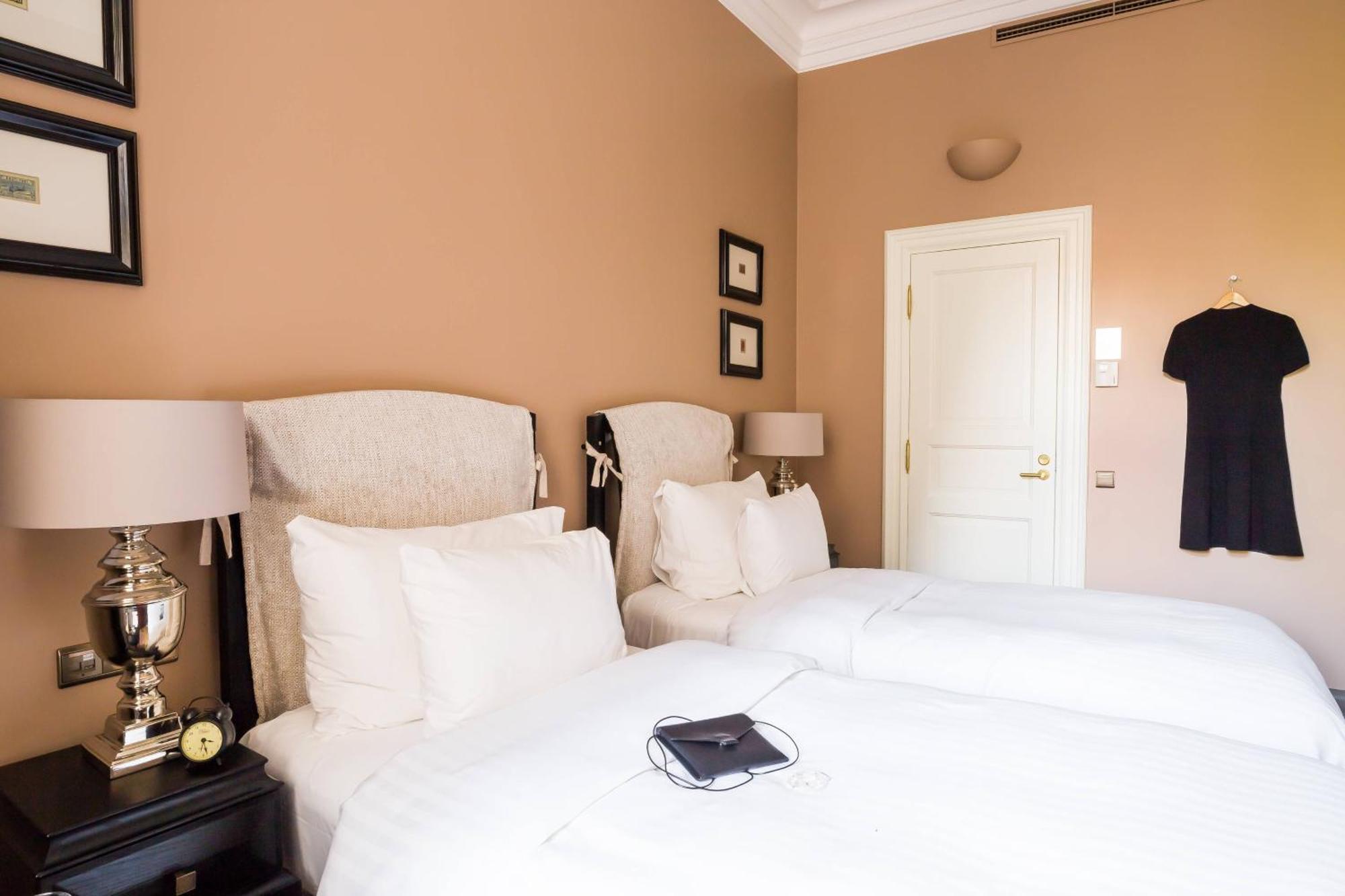 Hotel Telegraaf, Autograph Collection Tallinn Exteriér fotografie A bedroom at the hotel